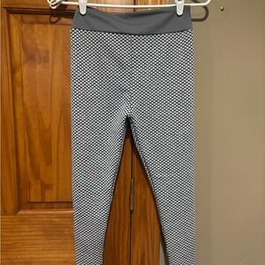 Women’s Gray and White Geometric Pattern Leggings with Stretchy Fit